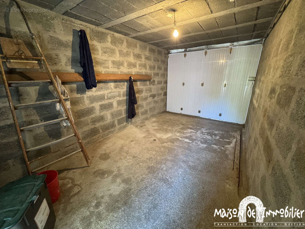 A vendre à COGNAC - Maison atypique de 4 pièces avec deux garages et jardin. - photo 12