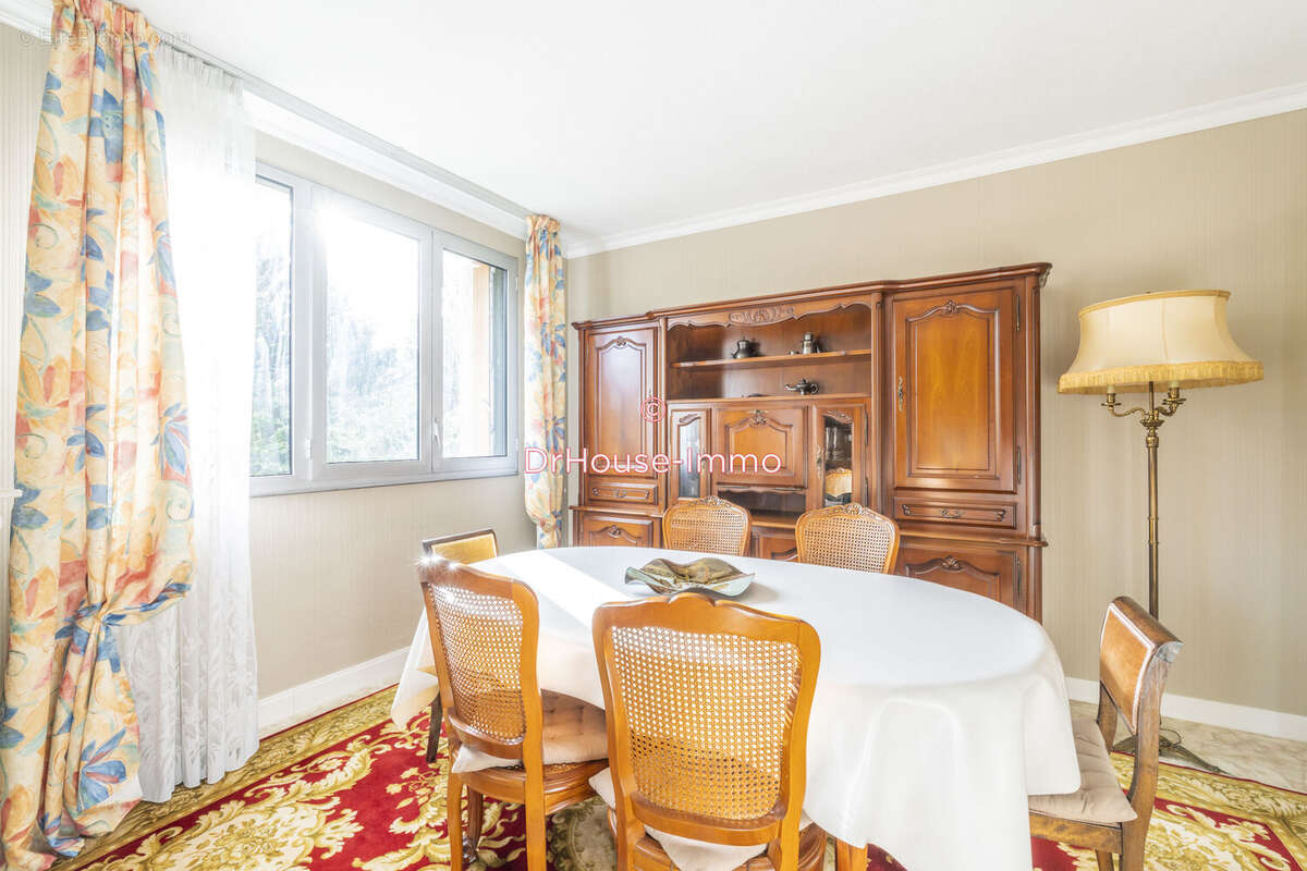 Appartement à LA CELLE-SAINT-CLOUD