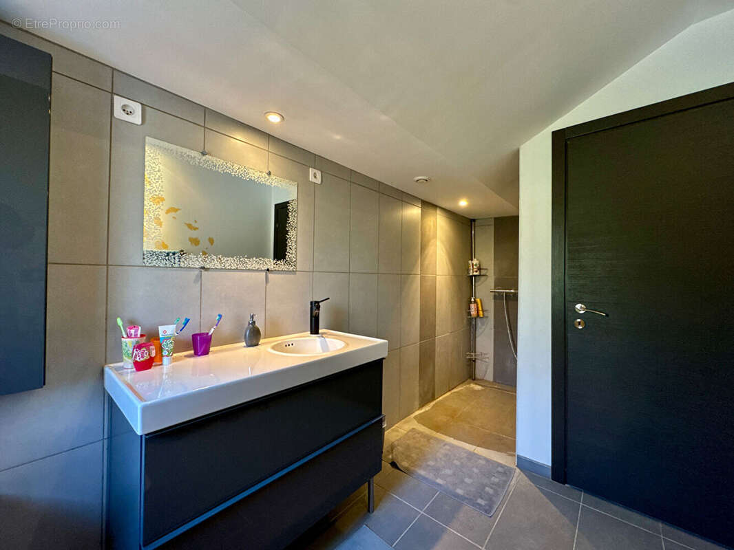 Maison à SULLY-LA-CHAPELLE