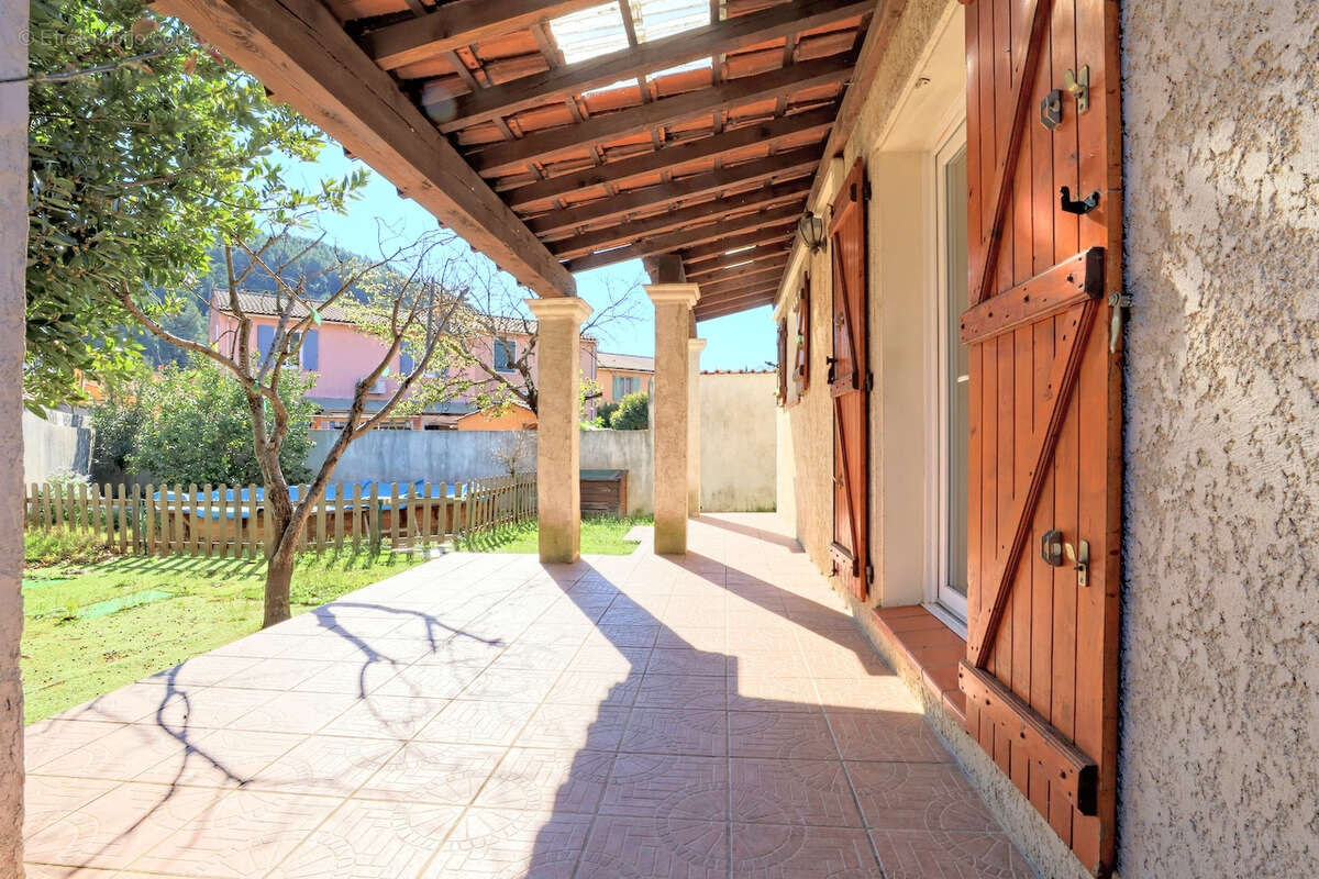 Maison à SOLLIES-TOUCAS