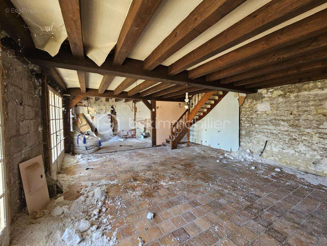 LIGUEIL CENTRE - Proches tous commerces - photo 2