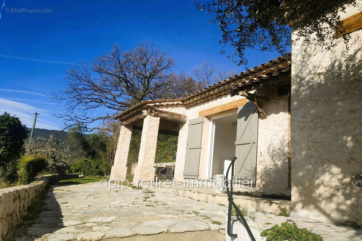 Maison à CHATEAUNEUF-GRASSE