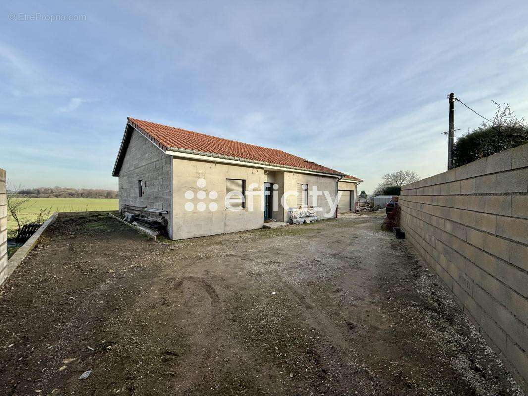 Maison à VIVIERS-SUR-CHIERS
