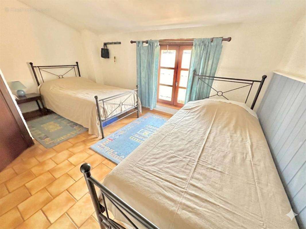 Cahors, maison 5 chambres sur près de 1400 m2 de terrain avec piscine - photo 12