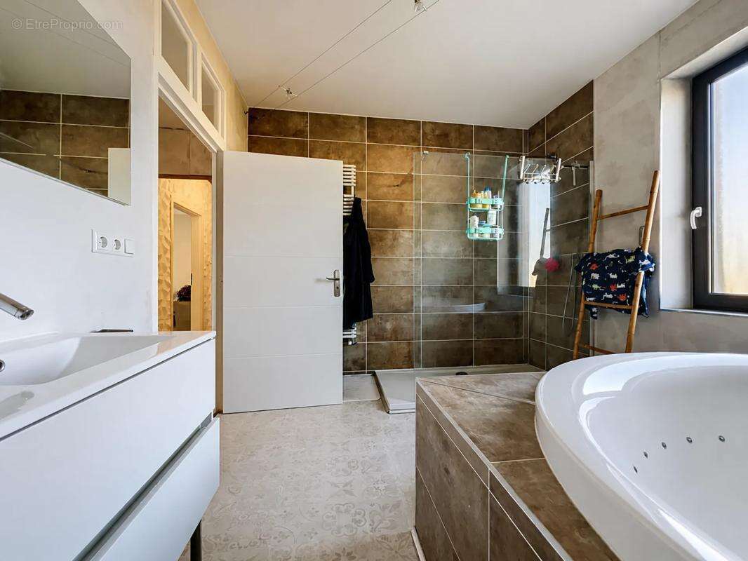 Maison de 8 pièces de 197,6 m² à Yutz - photo 9