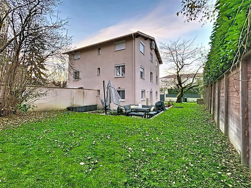 Maison à TASSIN-LA-DEMI-LUNE