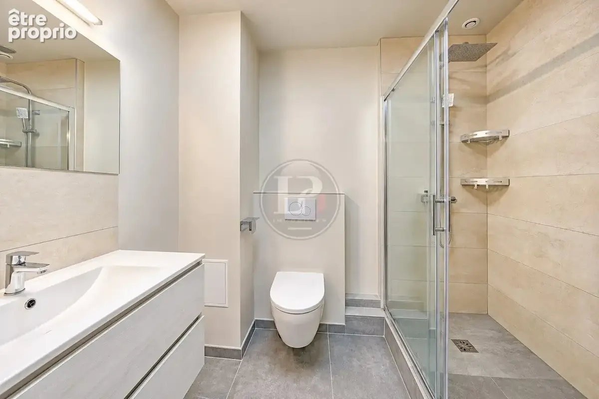 Appartement  traversant - 2 Chambres - à rafraîchir - photo 9