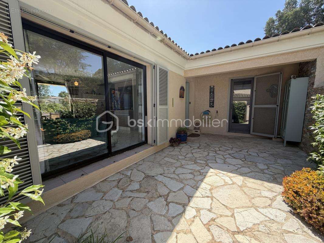 Maison à VILLENEUVE-LOUBET