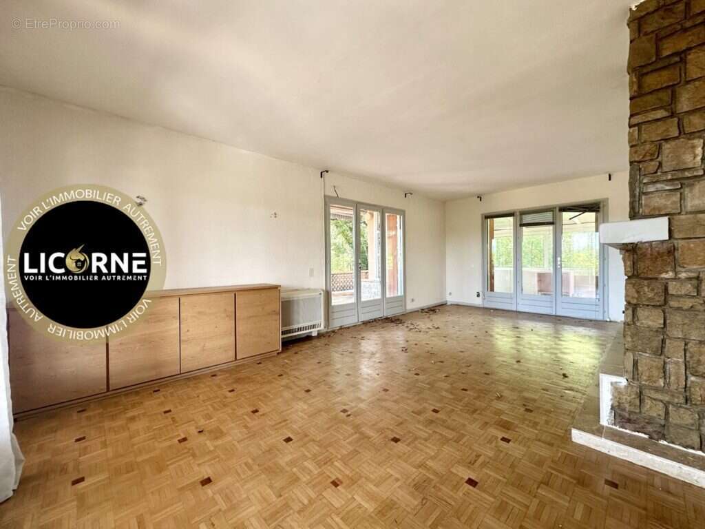 Maison à LE PUY-SAINTE-REPARADE