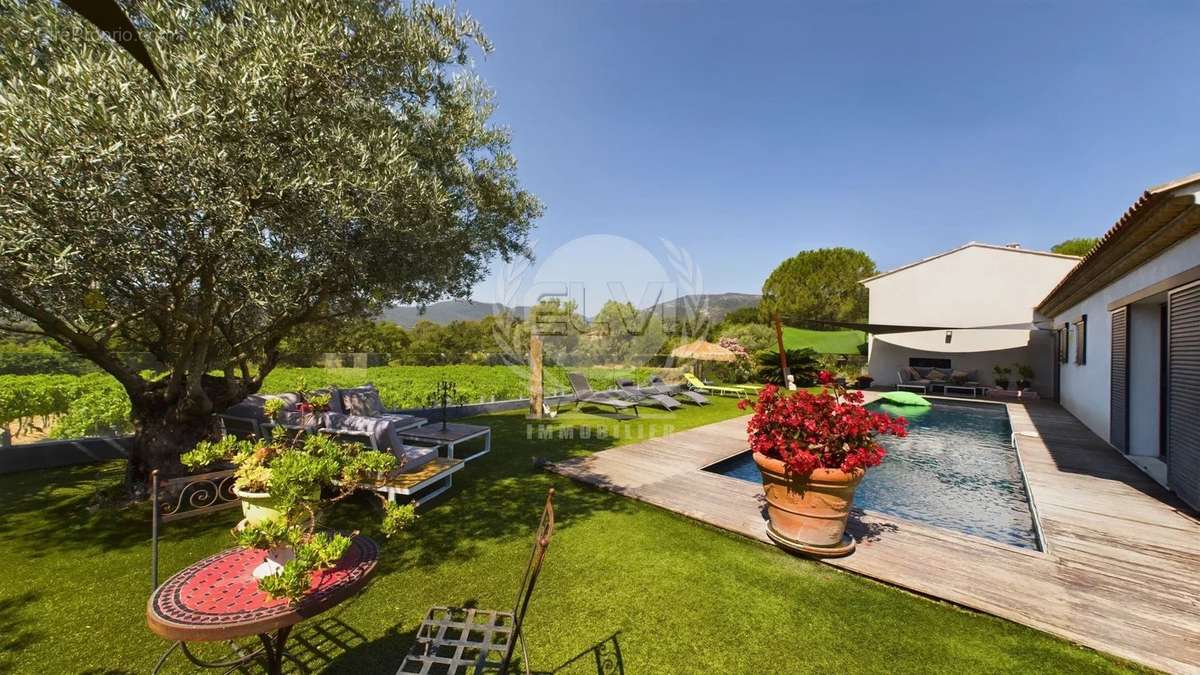 Maison à PLAN-DE-LA-TOUR