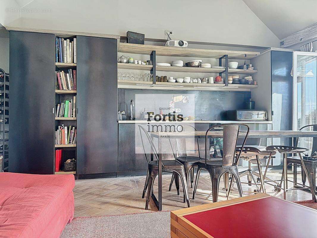 Appartement à PARIS-1E