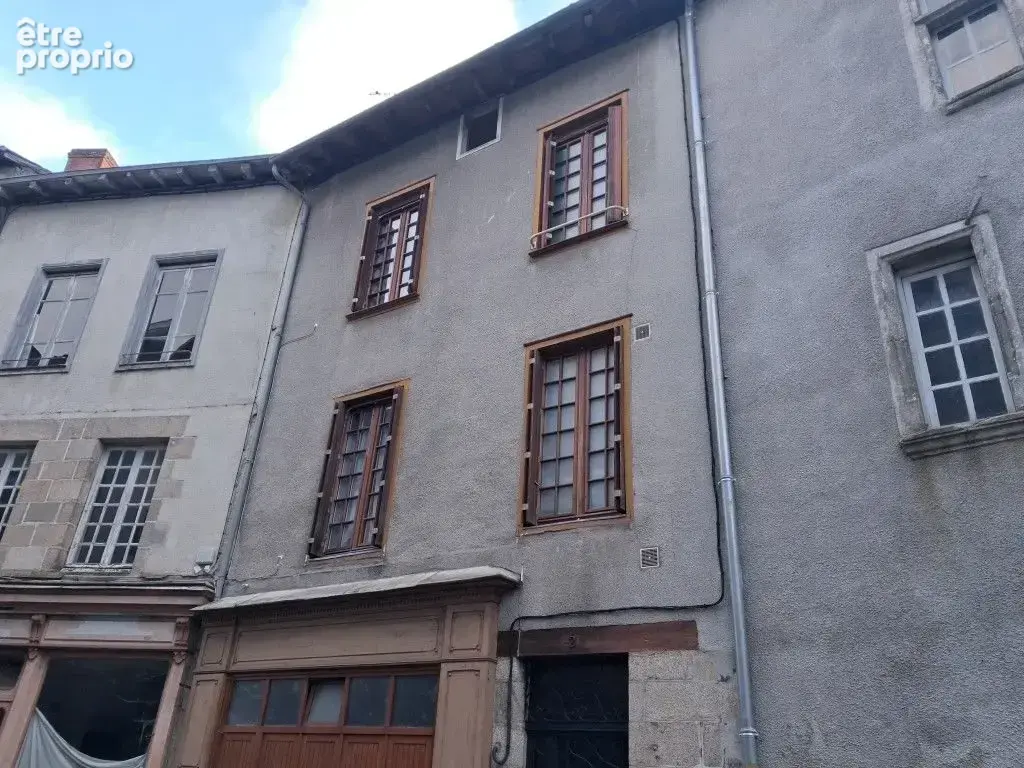 Appartement 110 m² à Saint-Leonard-De-Noblat  - photo 1
