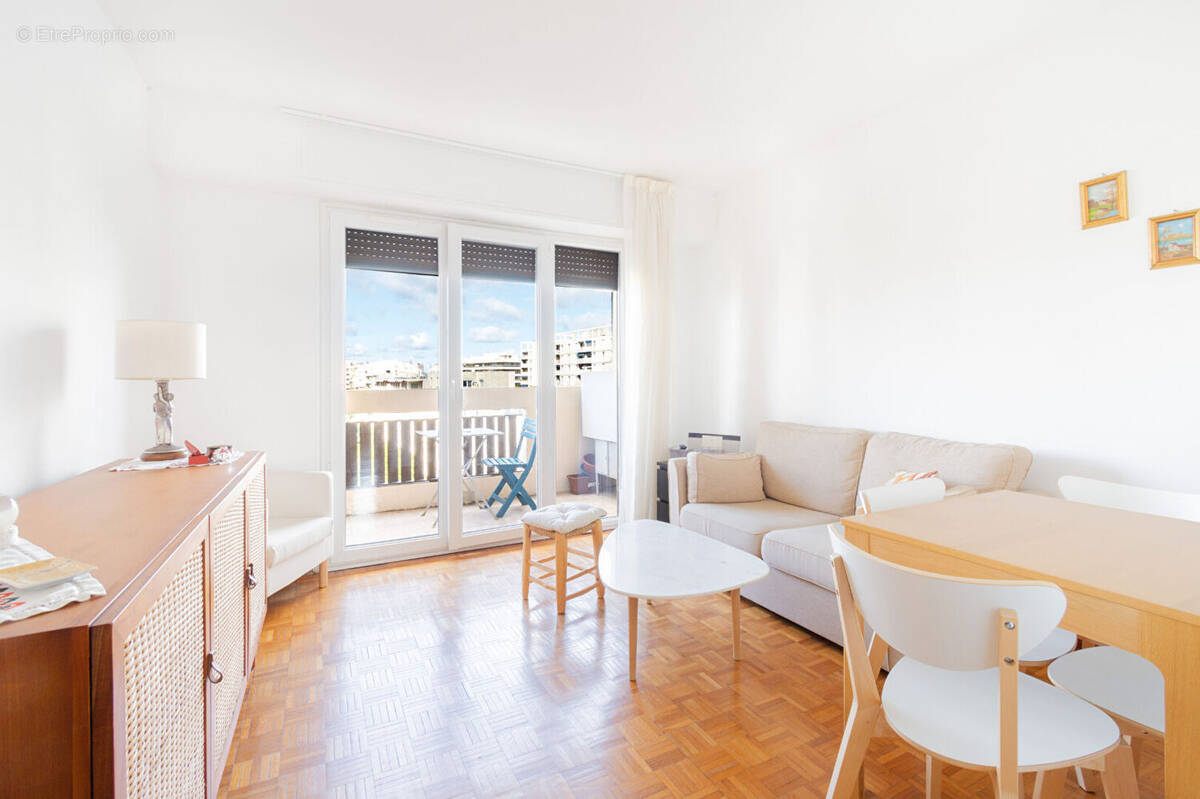 Appartement à MARSEILLE-5E
