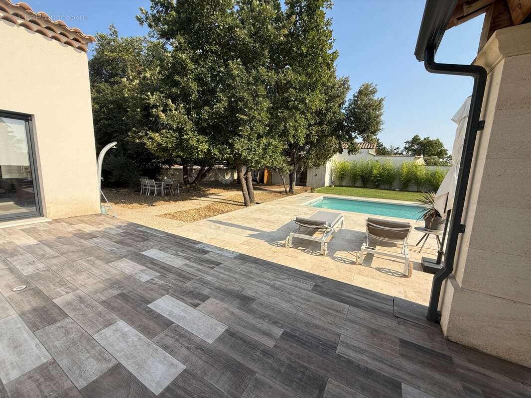 Superbe villa moderne, aux Taillades, de plain-pied avec piscine, panneaux solaires et prestations de standing - photo 14