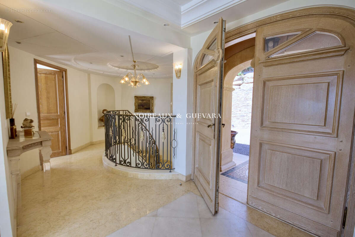 Maison à MANDELIEU-LA-NAPOULE