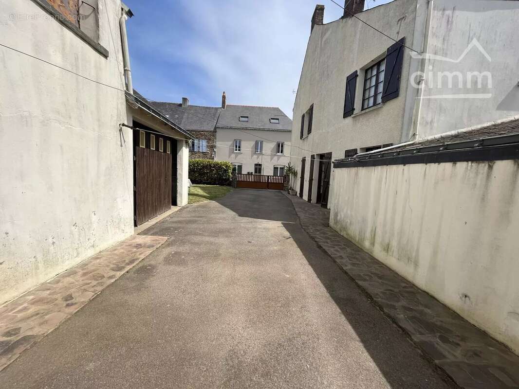 Maison à JOUE-SUR-ERDRE