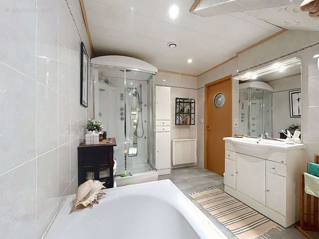 Appartement à ARS-SUR-MOSELLE