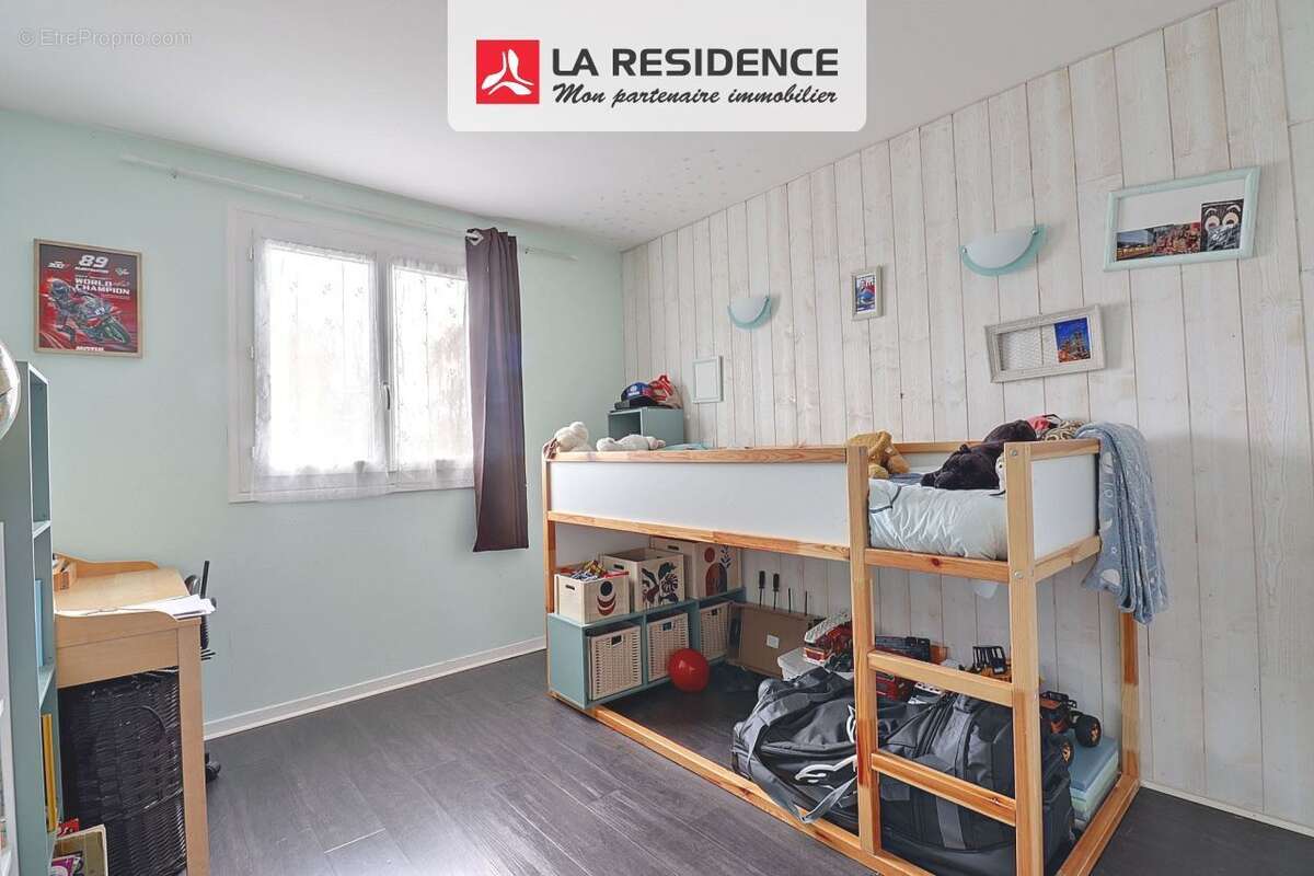 Maison à LE MESNIL-SAINT-DENIS