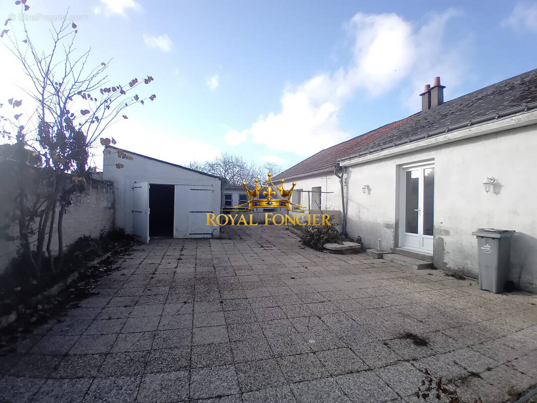Ensemble immobilier : maison principale + maison attenante  - Maison à MARCILLY-SUR-VIENNE