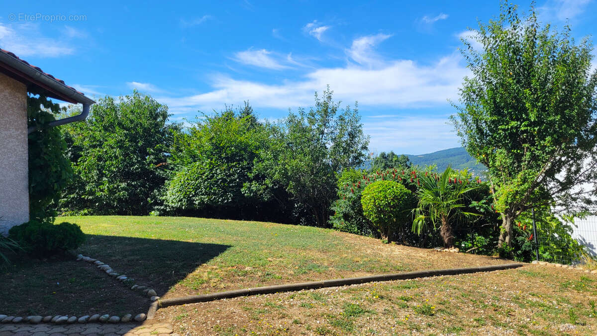 Maison à MONTANAY
