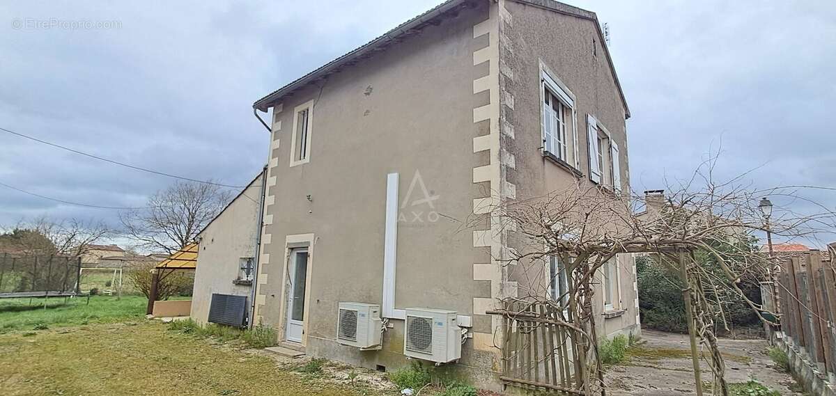 Maison à PAIZAY-NAUDOUIN-EMBOURIE