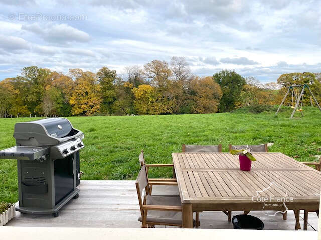 Maison à SAINT-JULIEN-DE-TOURSAC