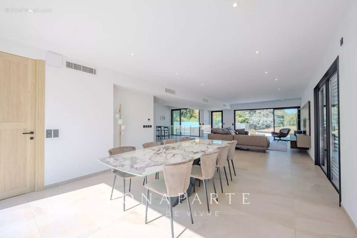 SAINT-TROPEZ - GASSIN [VILLE] – Exclusivité : Superbe villa-appartement en duplex avec vue mer exceptionnelle - photo 25