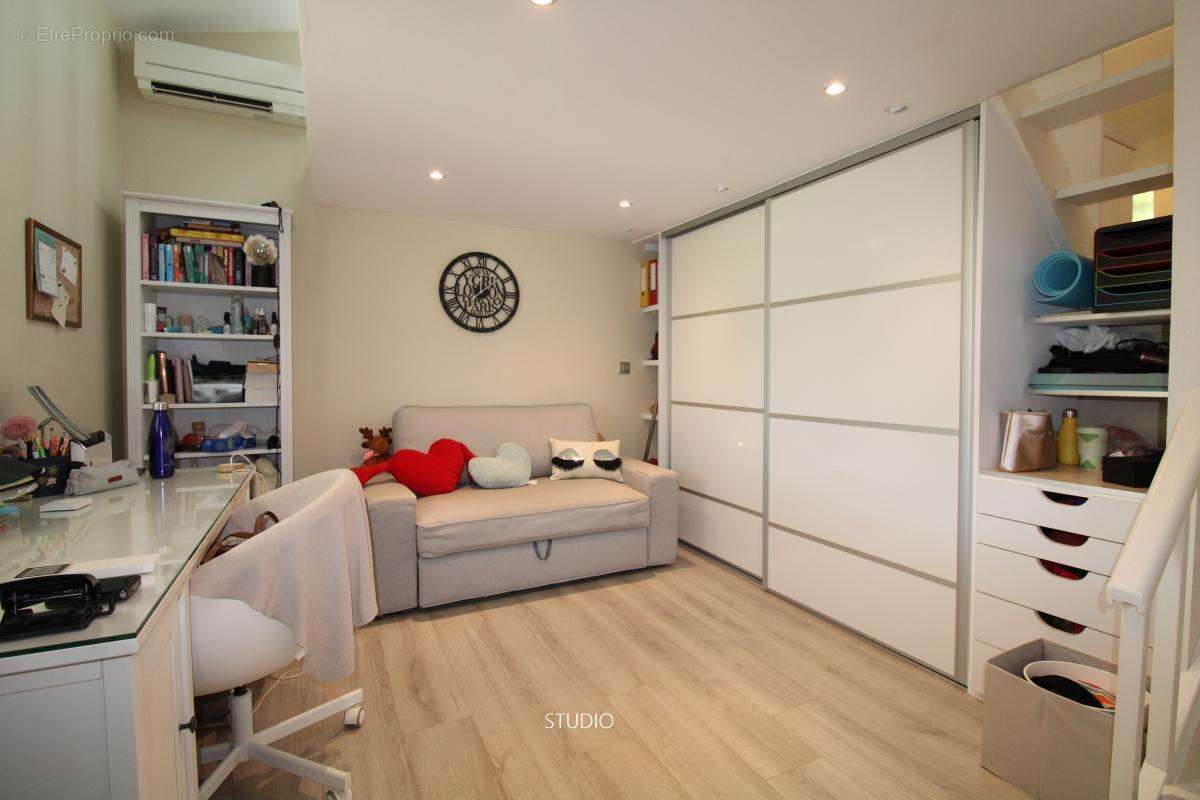 Maison 260 m² à Peynier  - photo 19