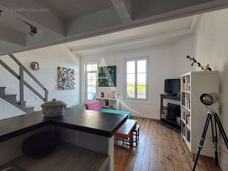 A vendre - Magnifique T2 bis avec terrasse et vue sur la Cathédrale Saint-Louis - photo 4
