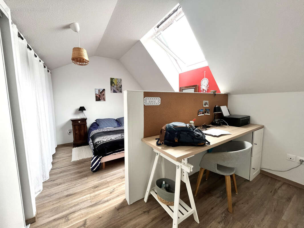 Exclusivité ! Duplex T3 avec loggia à proximité du centre de Saint Simon avec parking. - photo 7