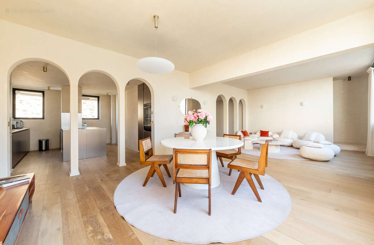 Appartement à PARIS-8E