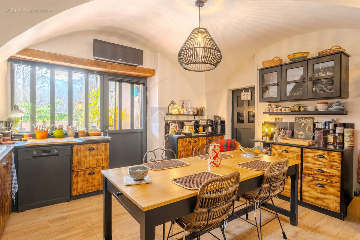 Maison à SAINT-JULIEN-EN-SAINT-ALBAN