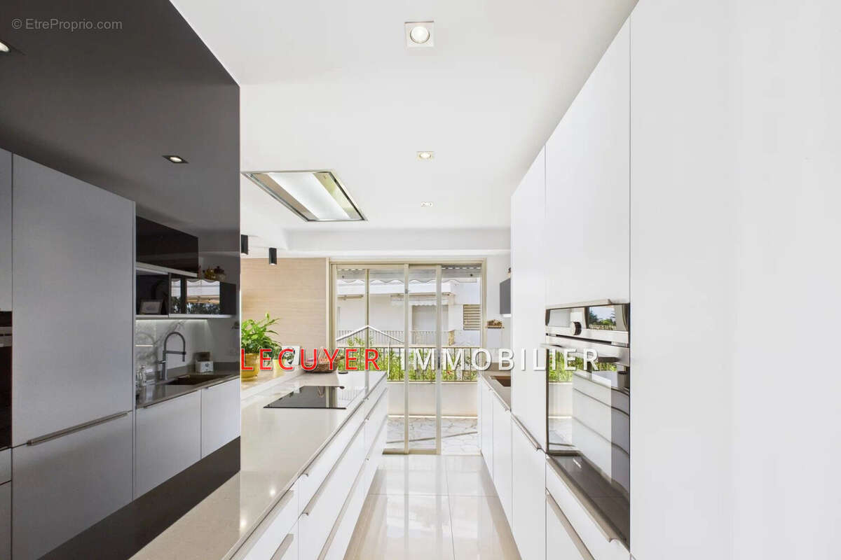 Appartement à VALLAURIS