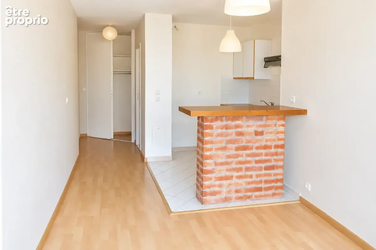 Barrière St Genès - Bergonié - T2 (40m2) avec place parking. - photo 4