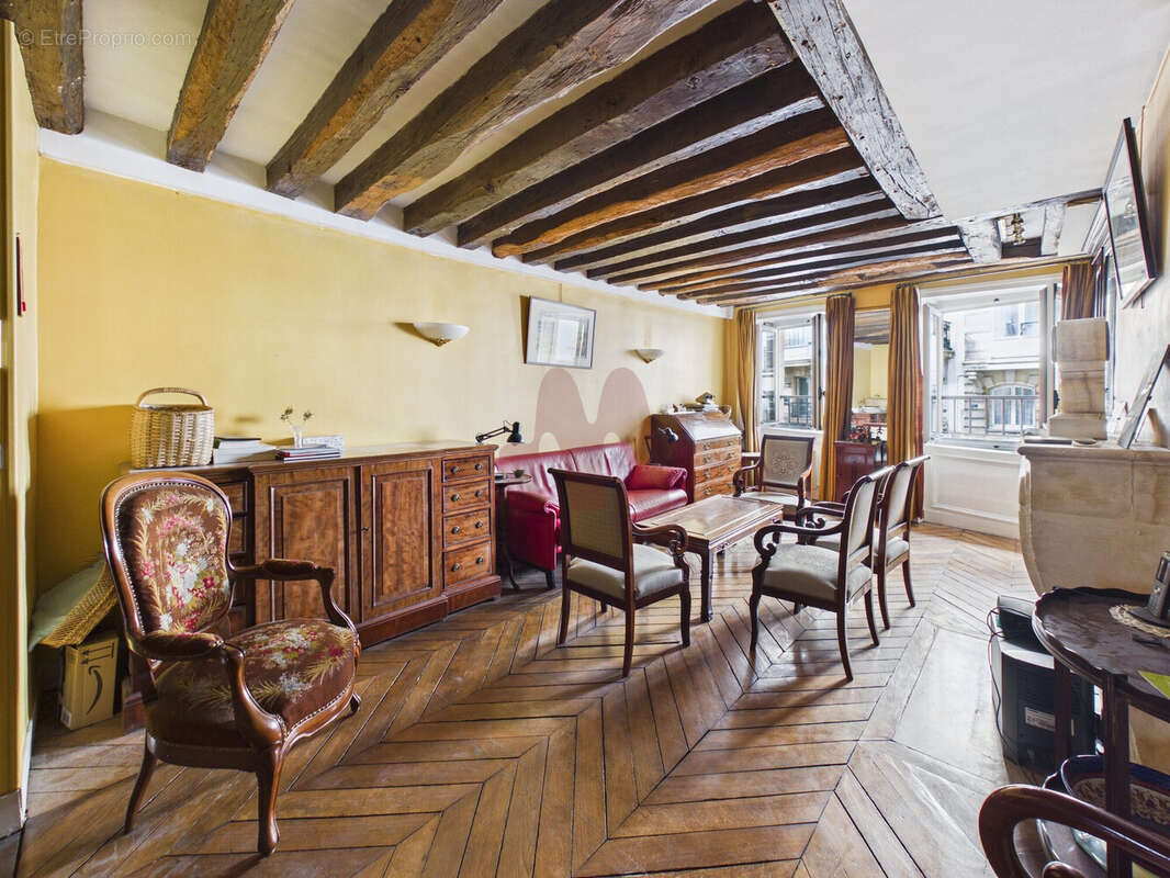 Appartement à PARIS-1E