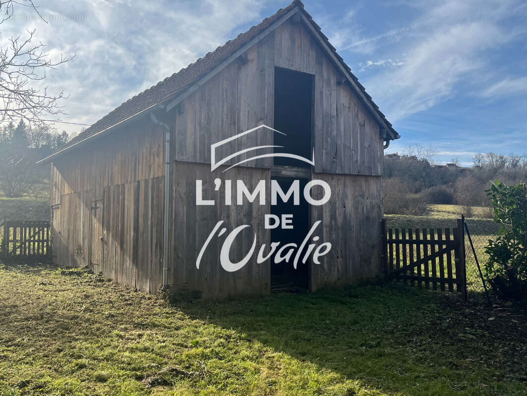 Maison à LES QUATRE-ROUTES-DU-LOT