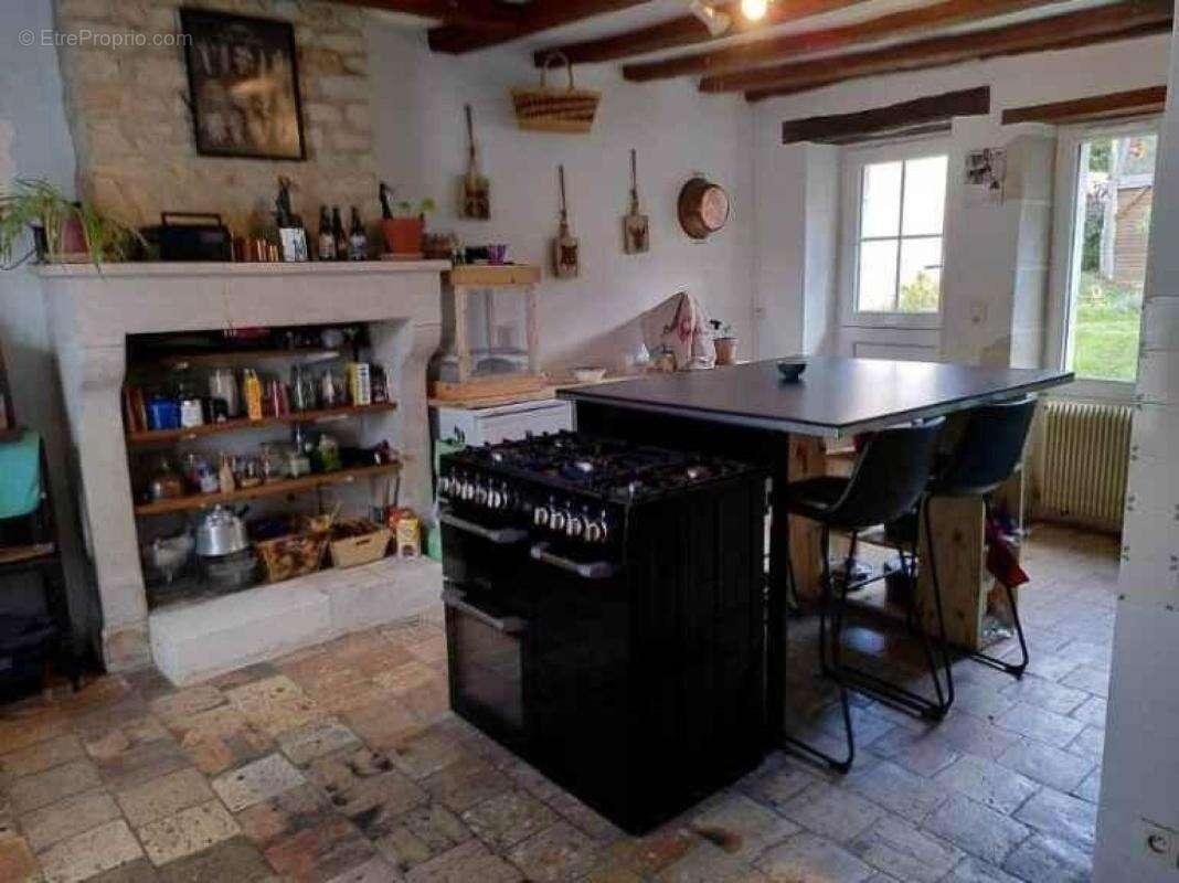 En plein bourg, le charme de l'ancien au confort moderne - photo 3