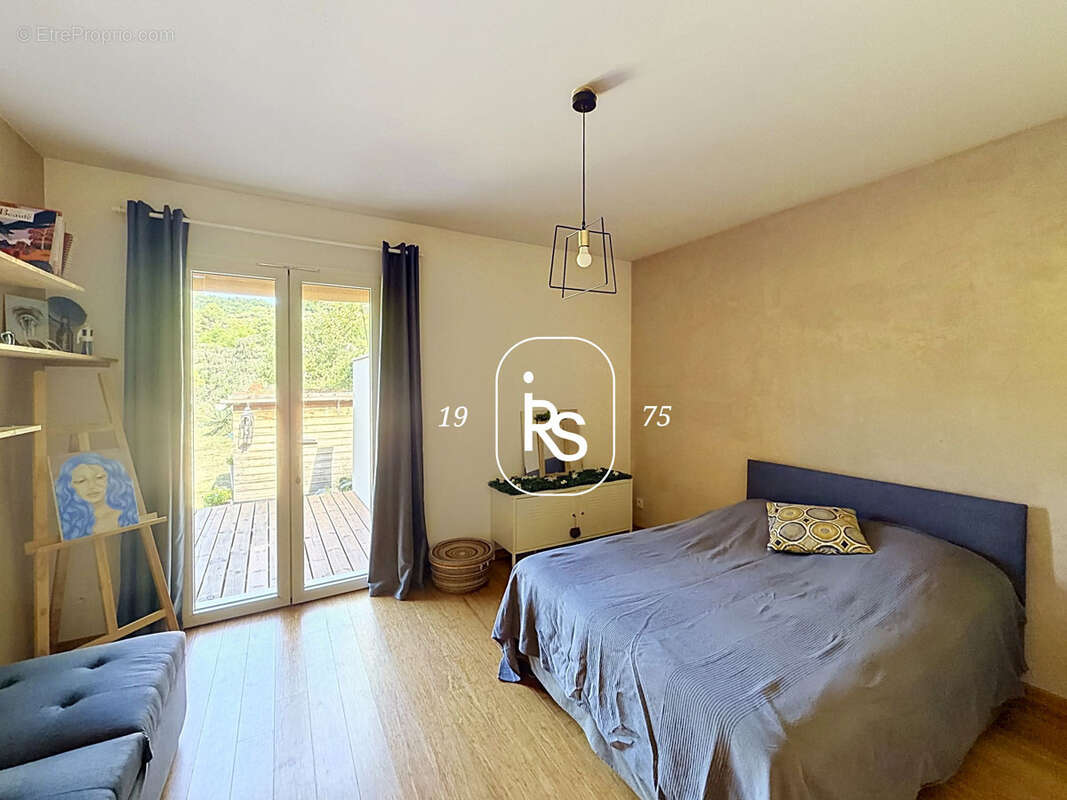 Maison contemporaine  de 112 m2 habitables avec dépendance 38 m2, vue panoramique et terrain de 4295 m2. - photo 14