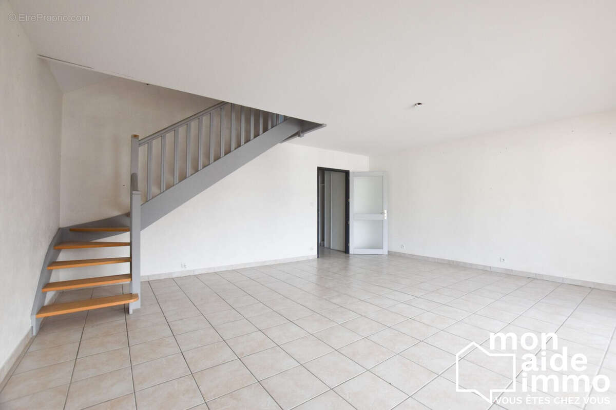 Appartement à BARAQUEVILLE