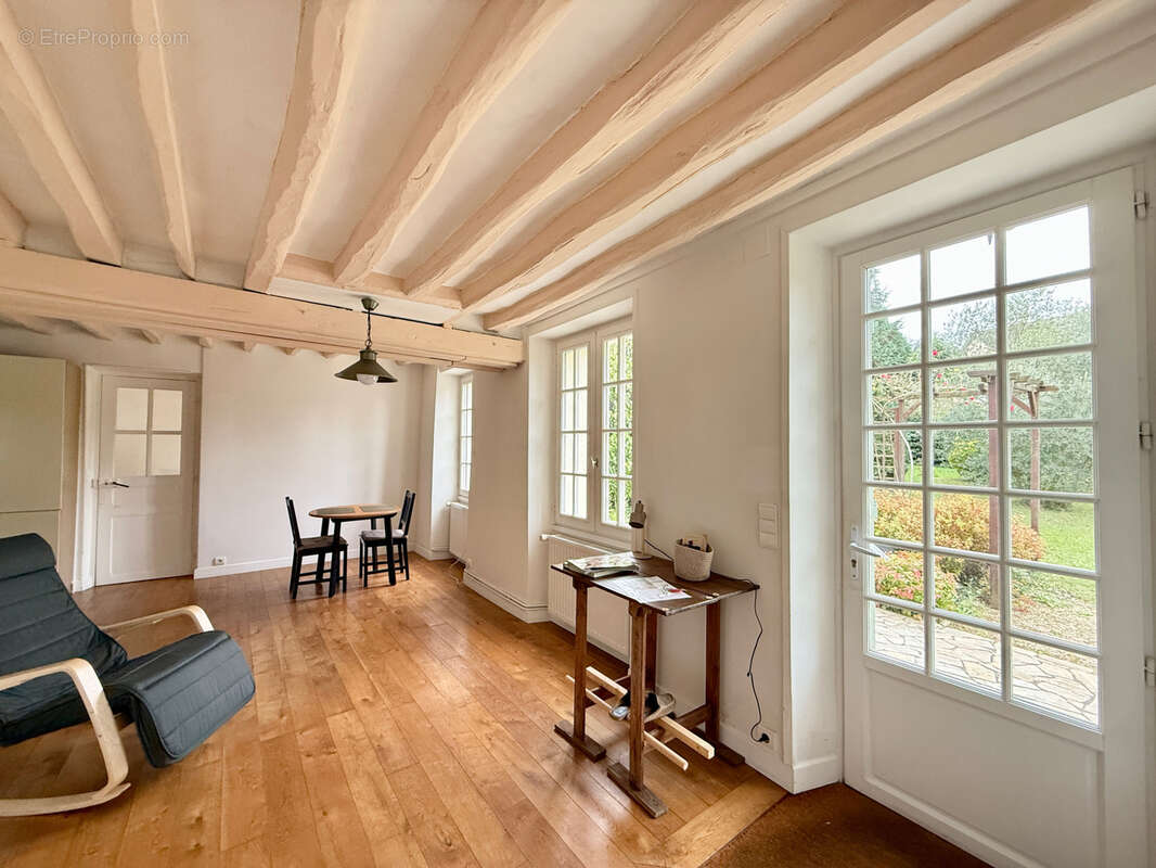 Maison à MORAINVILLIERS