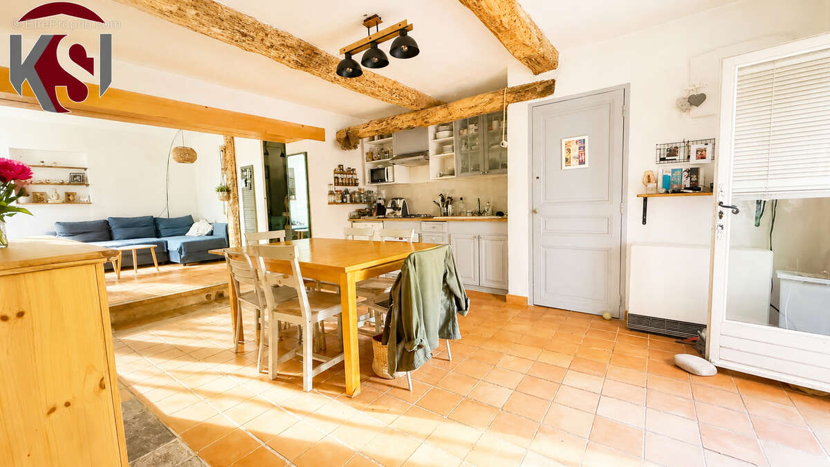Maison à SEILLONS-SOURCE-D'ARGENS