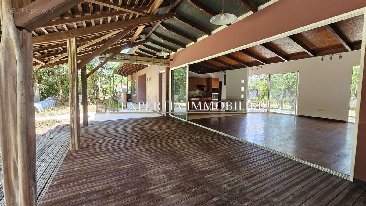 Maison à REMIRE-MONTJOLY