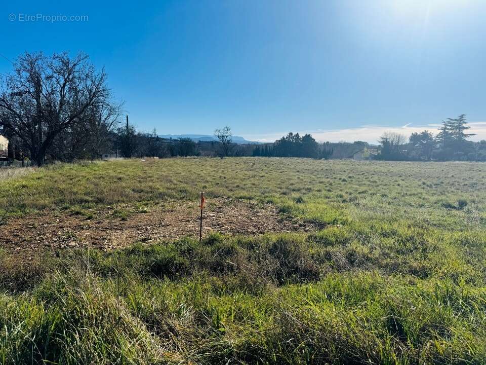 Terrain à PERTUIS
