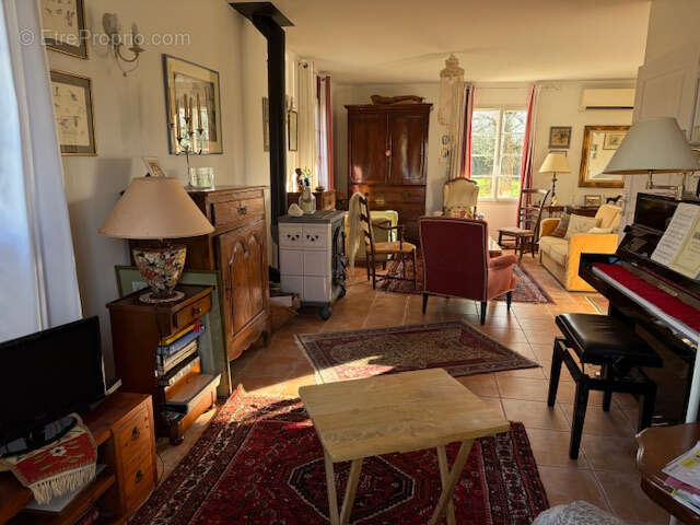 Maison à SAINT-BONNET-SUR-GIRONDE