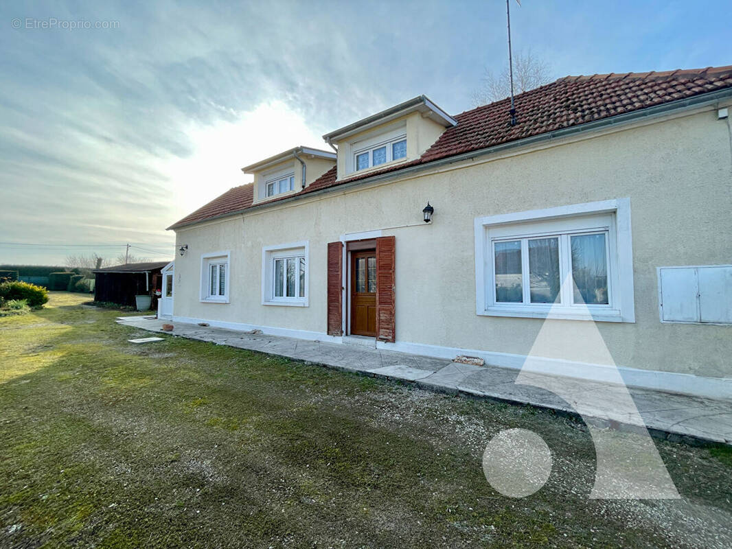 Maison à VILLETTE-SUR-AUBE