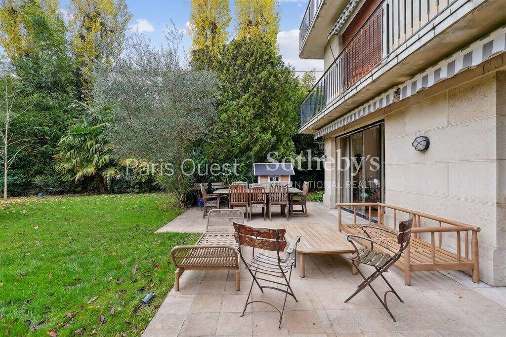 Appartement à NEUILLY-SUR-SEINE
