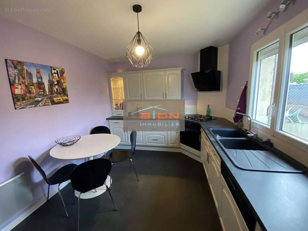 Maison à SAINT-ETIENNE-DU-ROUVRAY