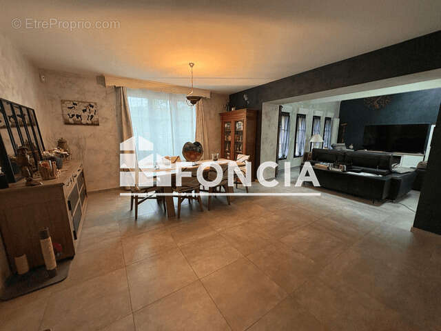 Maison 5 Pièces 156m² à vendre 299500€ - Monts 37260 - photo 3