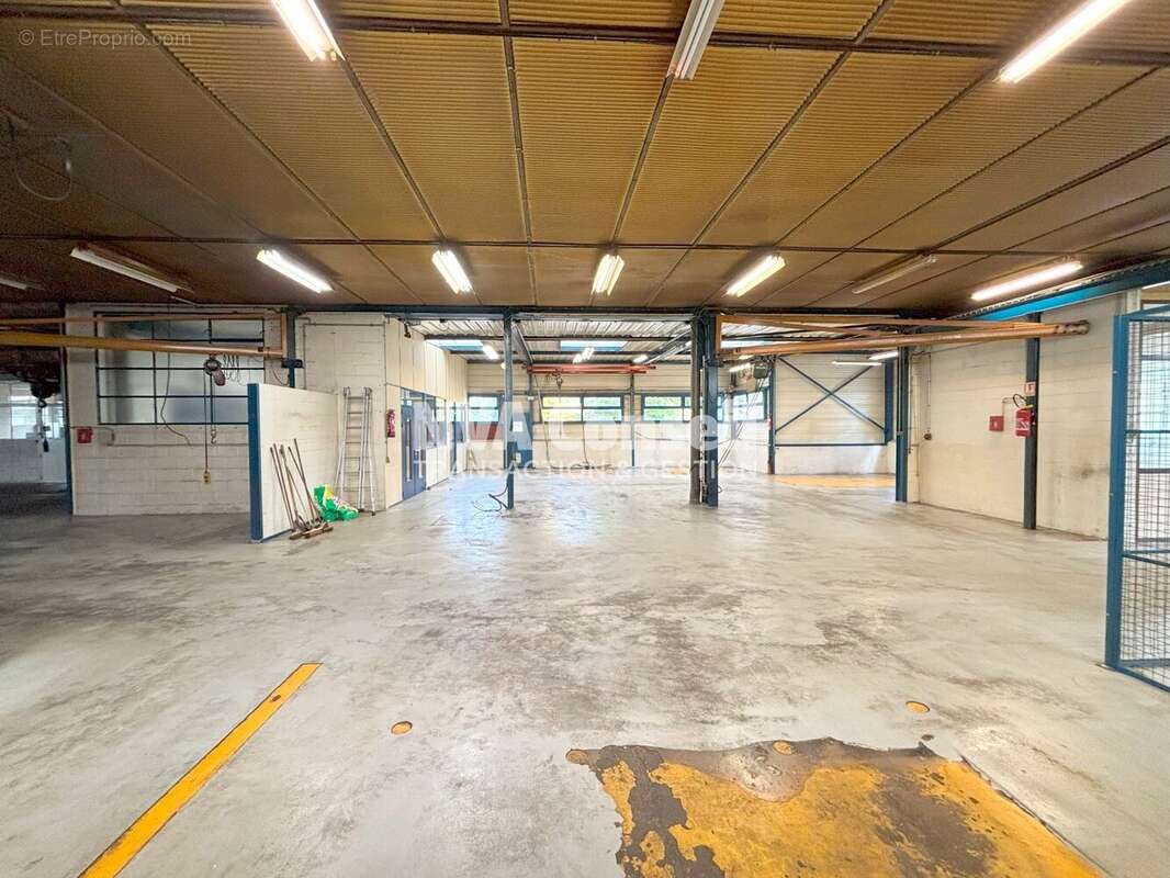 Commerce 1200 m² à Argenteuil  - photo 2
