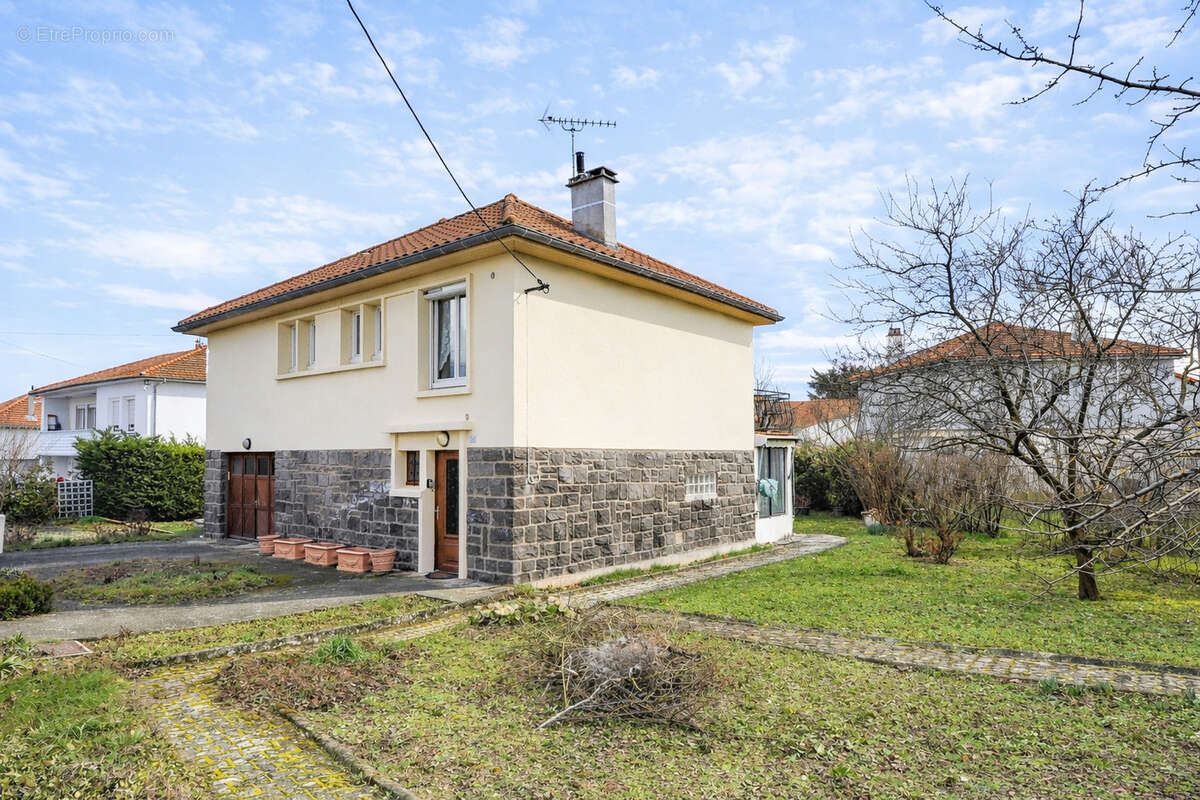 Maison à PONT-DU-CHATEAU